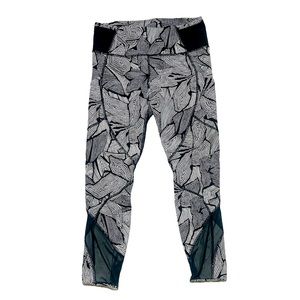 Lululemon Goal Crusher 7/8 in Dottie Tribe White and Black Print